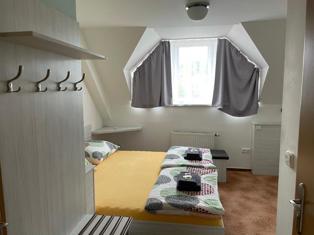 Orlovna Sitborice Hotel ภายนอก รูปภาพ