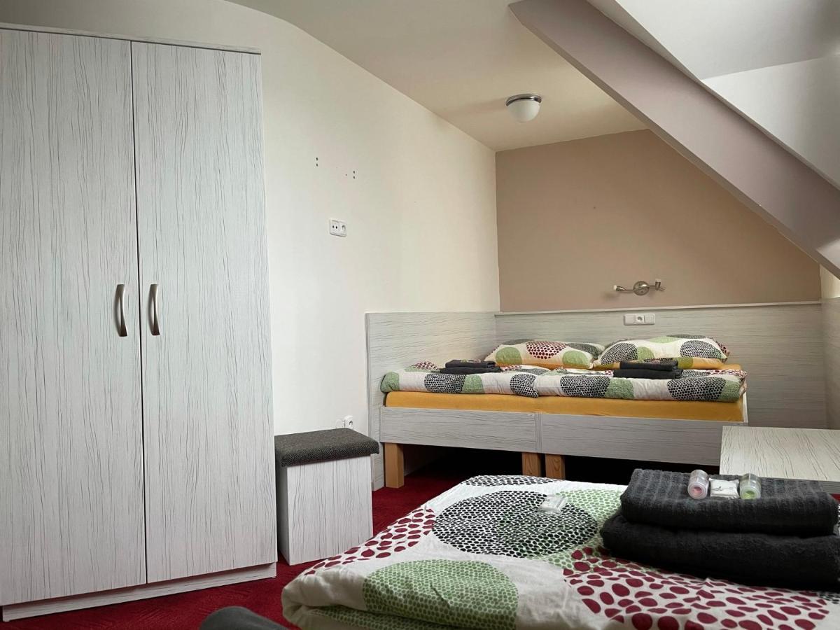 Orlovna Sitborice Hotel ภายนอก รูปภาพ