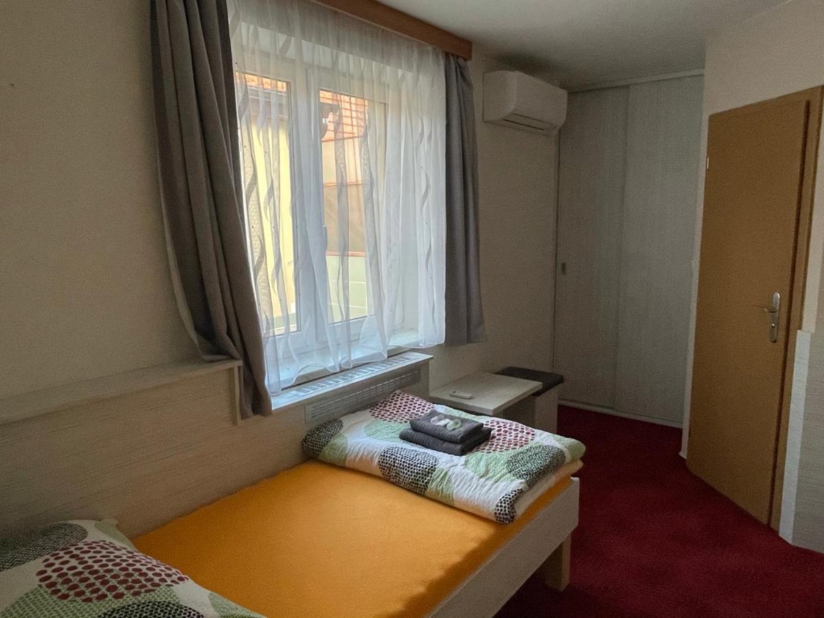 Orlovna Sitborice Hotel ภายนอก รูปภาพ